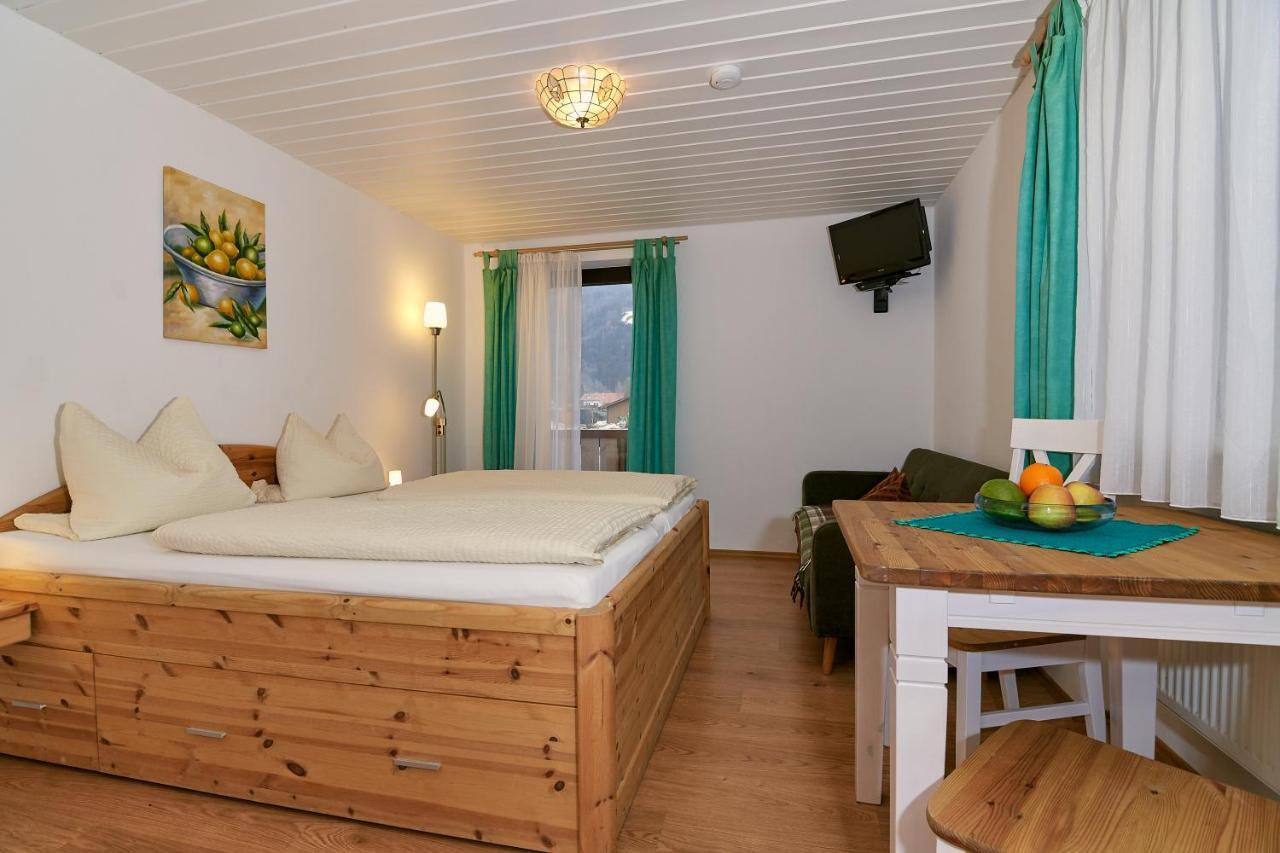 Dangl Gbr, Gaestehaus Sonnenhof - Inkl. Chiemgau Karte Bergen  Pokoj fotografie